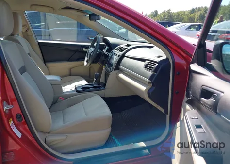 2014 Toyota Camry Le z USA, uszkodzony, nr VIN 4T4BF1FK2ER440566